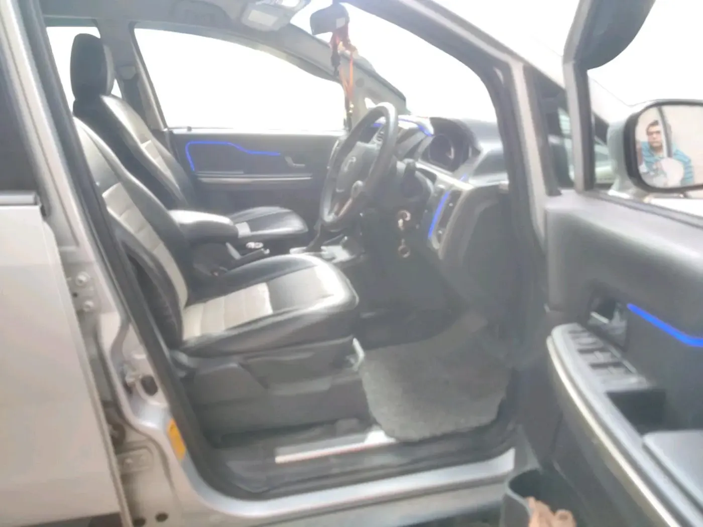 2017 Tata Hexa XTA 4X2 7 STR, Diesel, Automatic, 62,385 km, interior