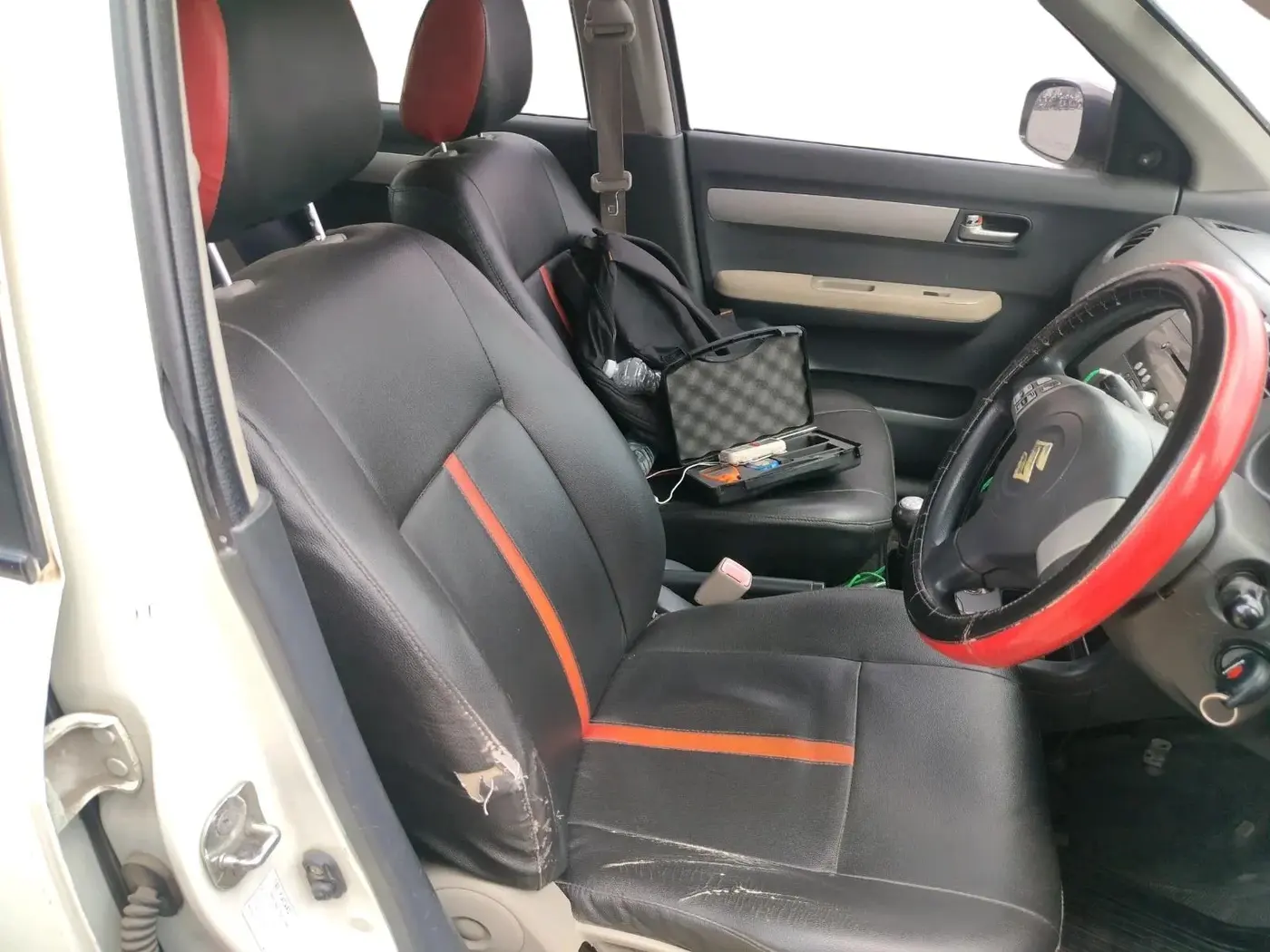 2011 Maruti Swift Dzire ZXI, CNG, Manual, 1,12,963 km, interior