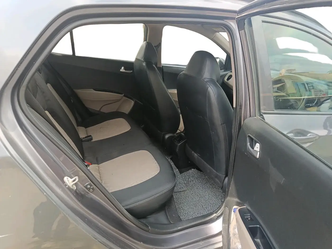 2016 Hyundai Grand i10 SPORTZ 1.2 KAPPA VTVT, Petrol, Manual, 65,400 km, interior