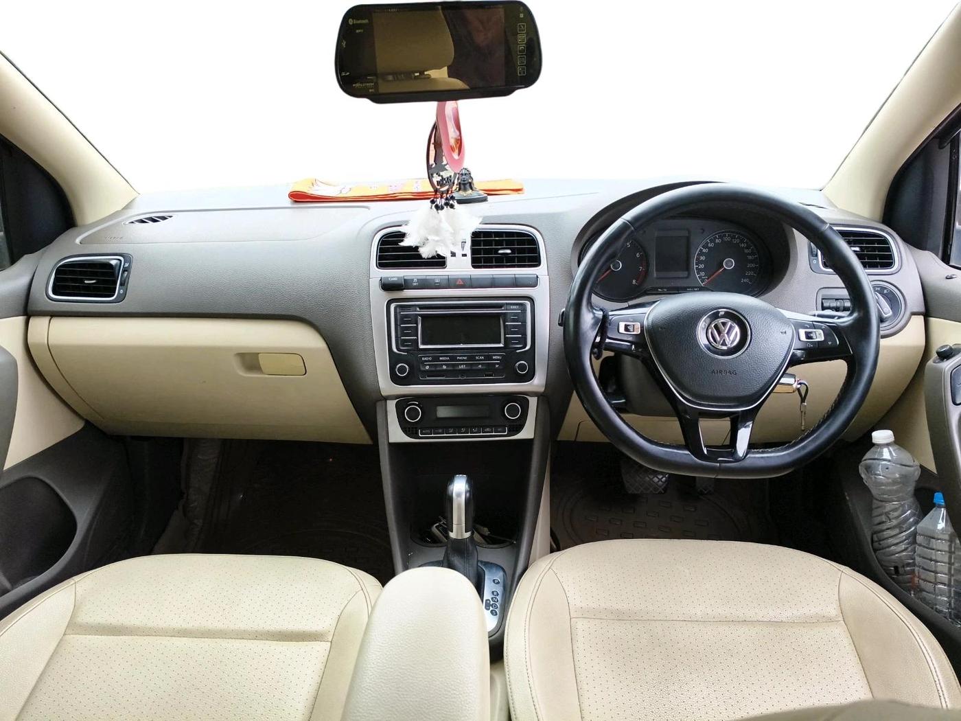 2015 Volkswagen Vento HIGHLINE PETROL AT, Petrol, Automatic, 52,325 km, interior