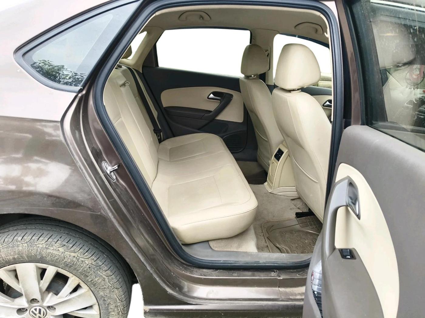 2015 Volkswagen Vento HIGHLINE PETROL AT, Petrol, Automatic, 52,325 km, interior