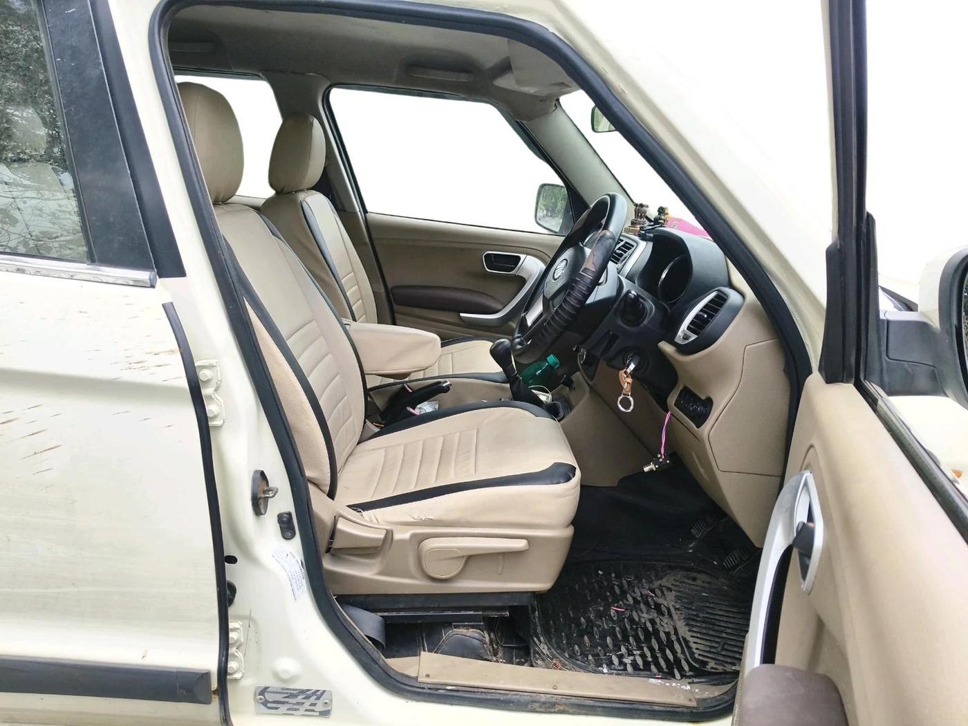 2016 Mahindra TUV300 T8, Diesel, Manual, 87,564 km, interior
