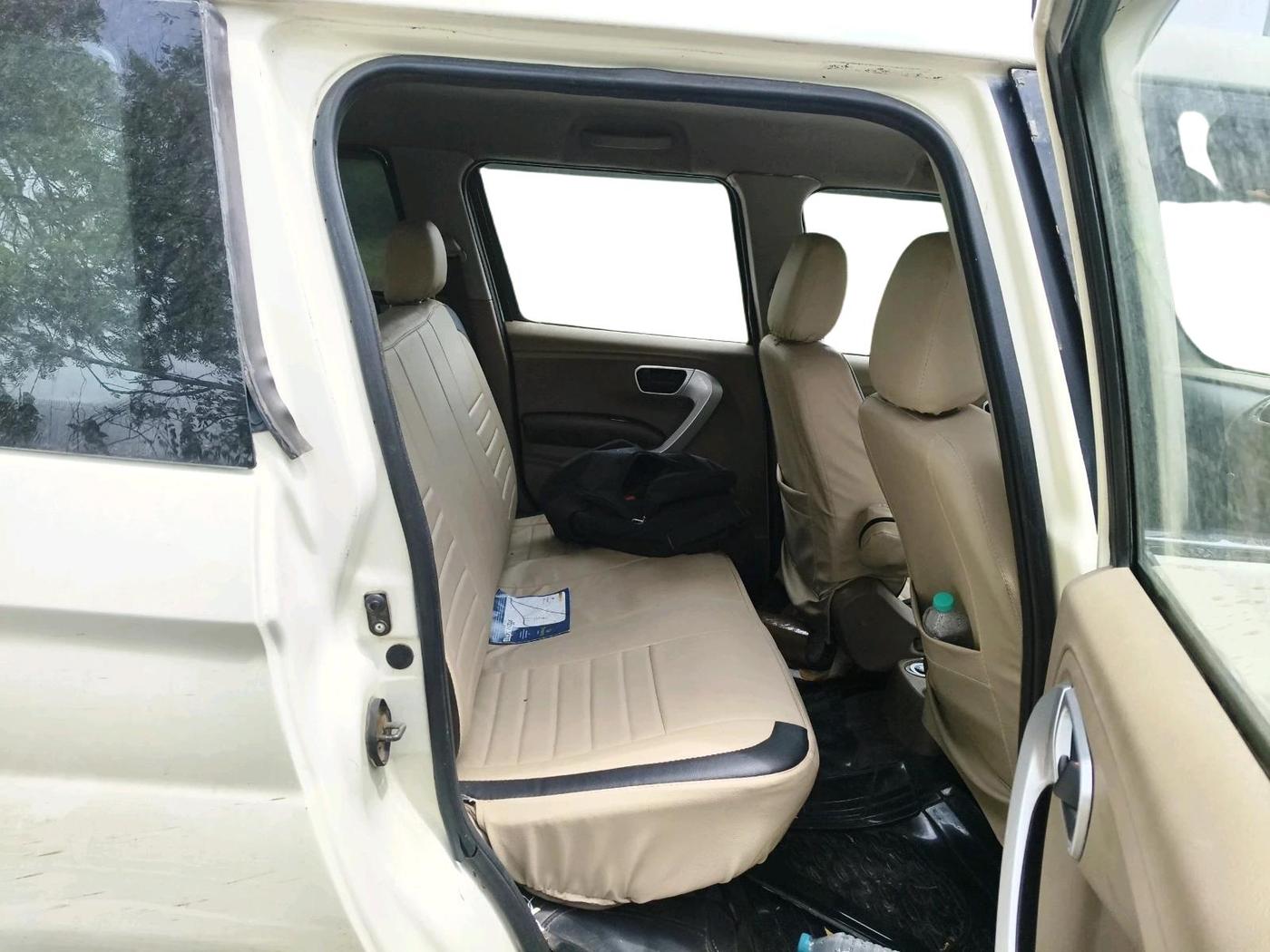 2016 Mahindra TUV300 T8, Diesel, Manual, 87,564 km, interior