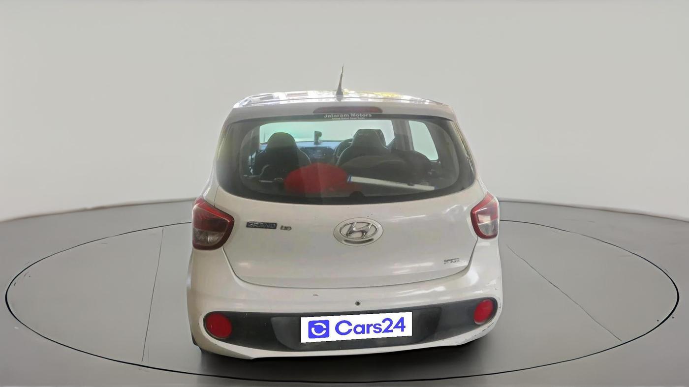 2017 Hyundai Grand i10 MAGNA 1.2 KAPPA VTVT, CNG, Manual, 2,11,850 km, exterior