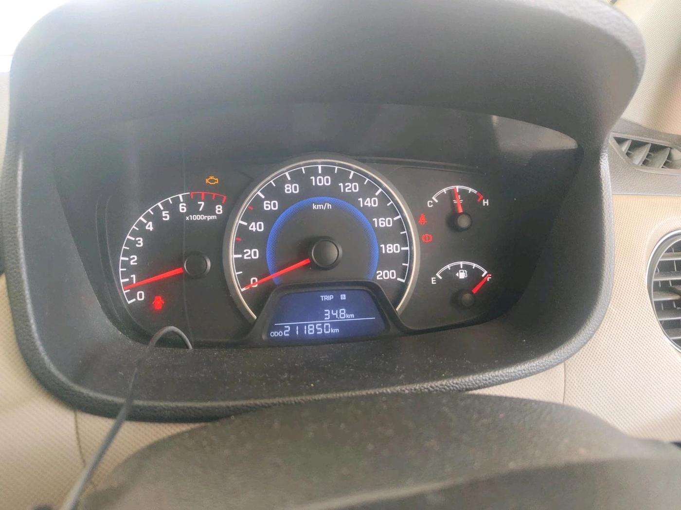 2017 Hyundai Grand i10 MAGNA 1.2 KAPPA VTVT, CNG, Manual, 2,11,850 km, interior