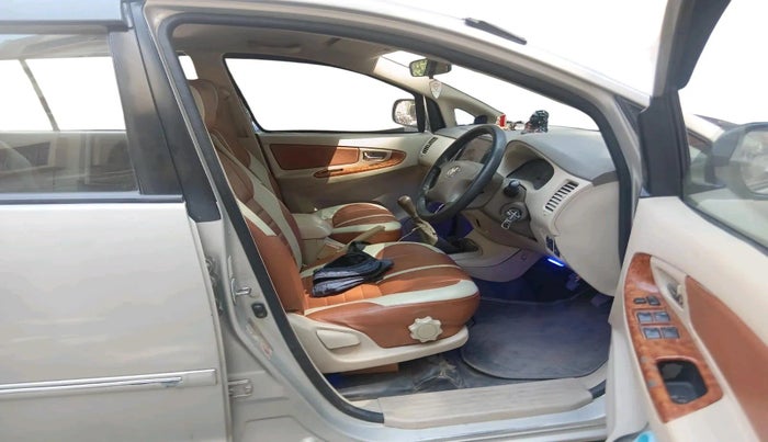 2008 Toyota Innova V 2.5 7 STR, Diesel, Manual, 1,89,845 km, interior