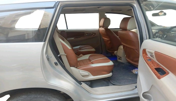 2008 Toyota Innova V 2.5 7 STR, Diesel, Manual, 1,89,845 km, interior