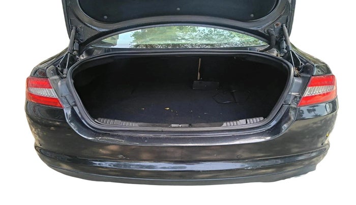 2013 Jaguar XF 2.2 DIESEL, Diesel, Automatic, 1,06,617 km, exterior