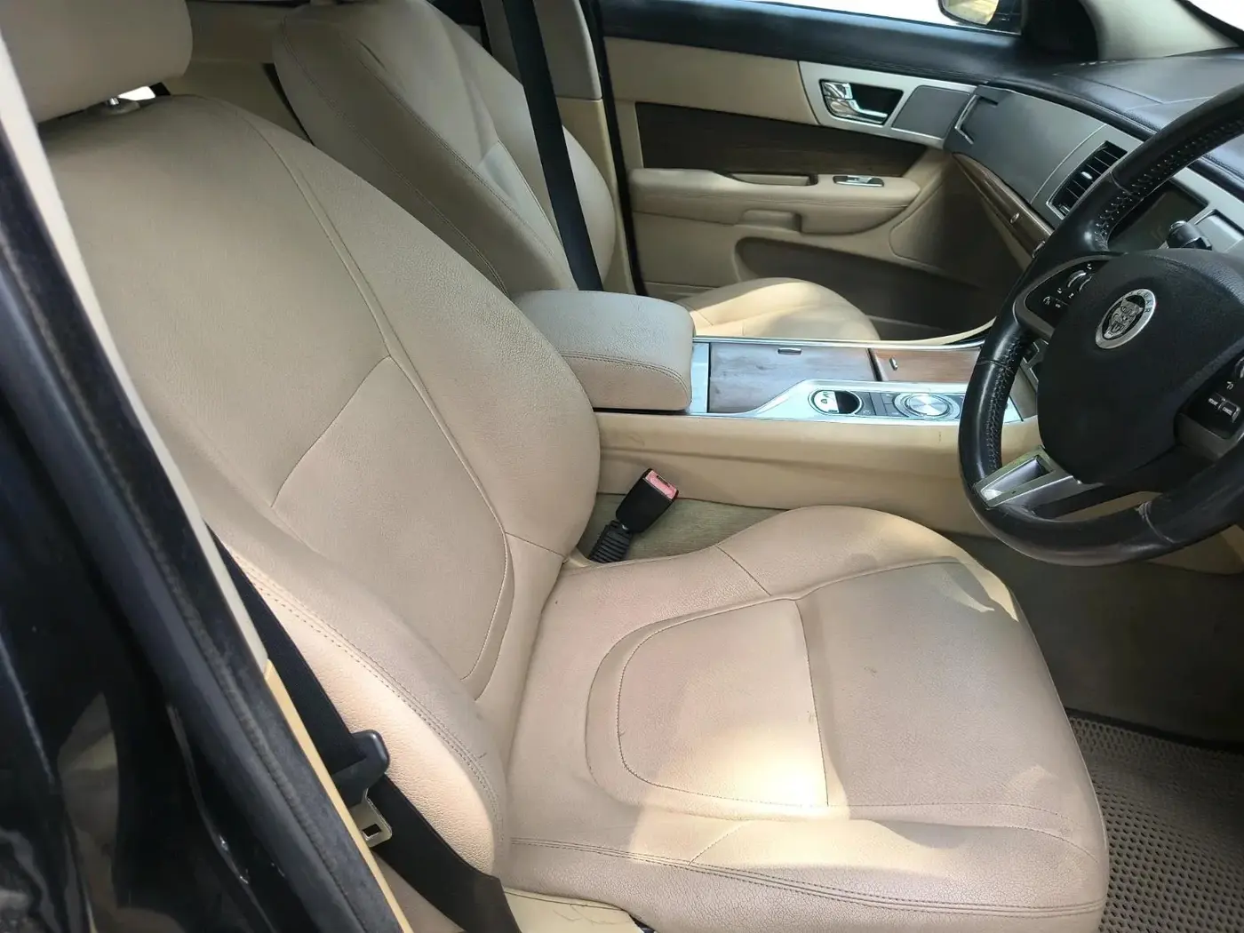 2013 Jaguar XF 2.2 DIESEL, Diesel, Automatic, 1,06,617 km, interior