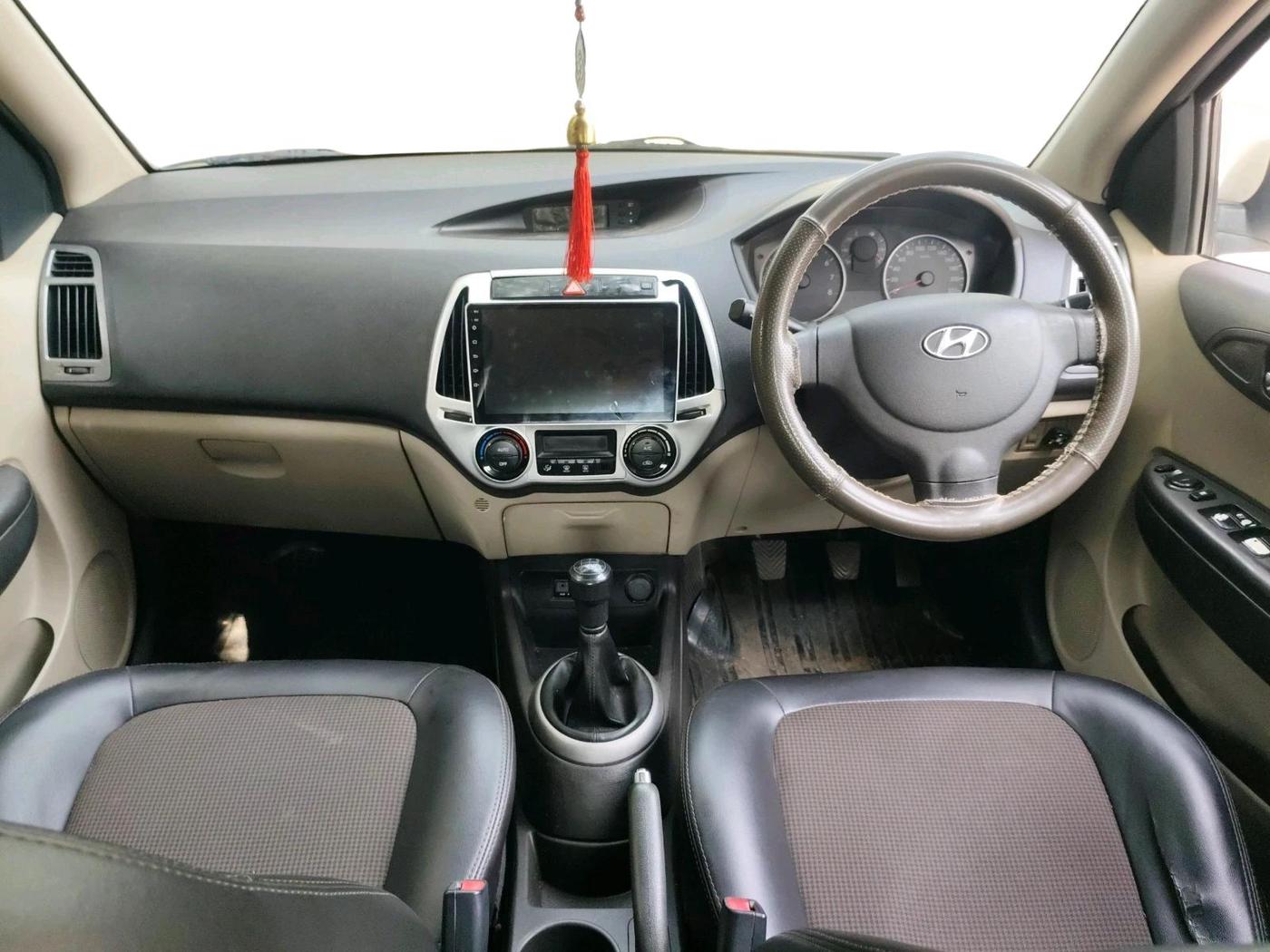 2013 Hyundai i20 MAGNA 1.2, CNG, Manual, 87,516 km, interior