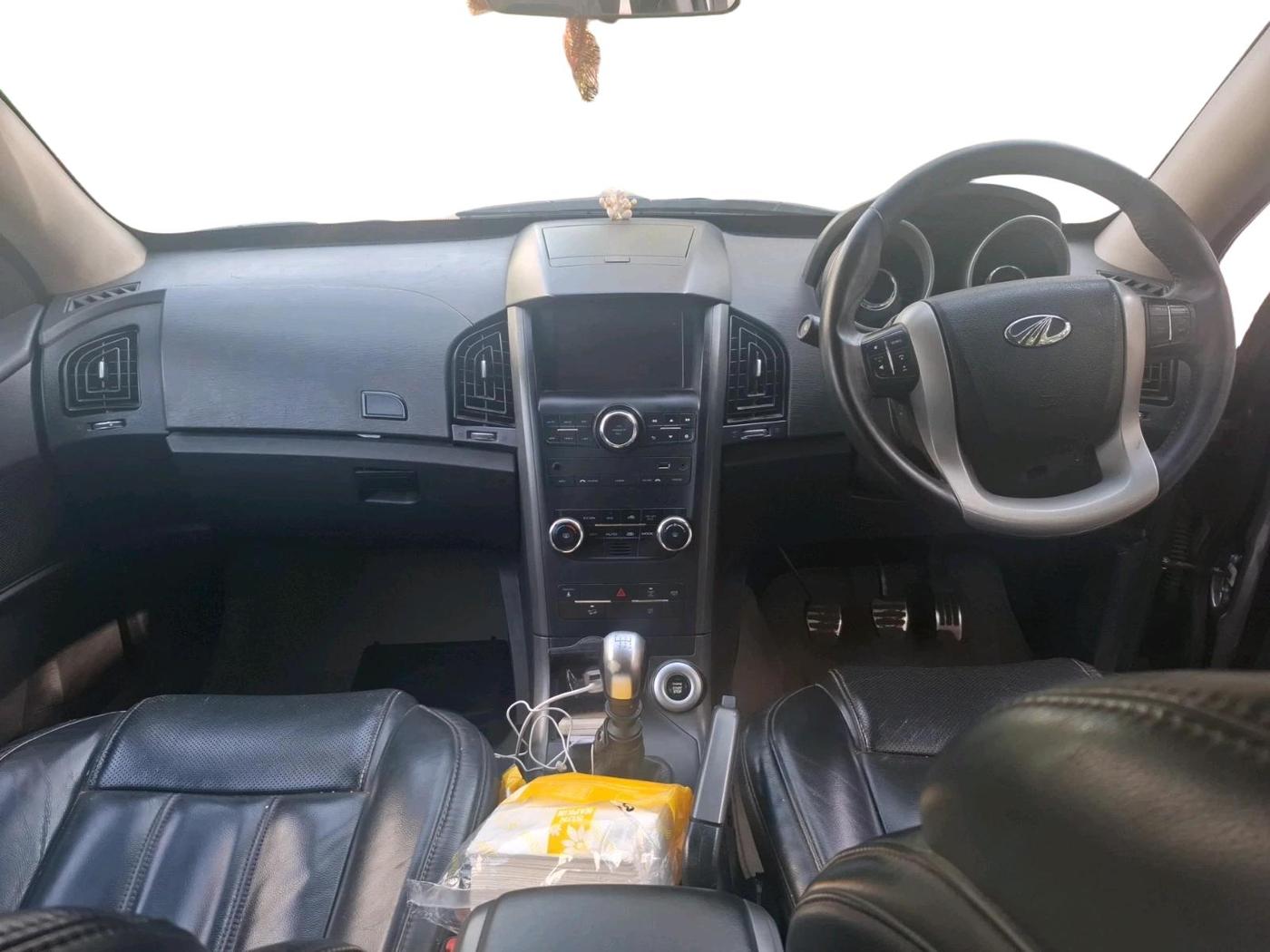 2017 Mahindra XUV500 W10, Diesel, Manual, 47,521 km, interior