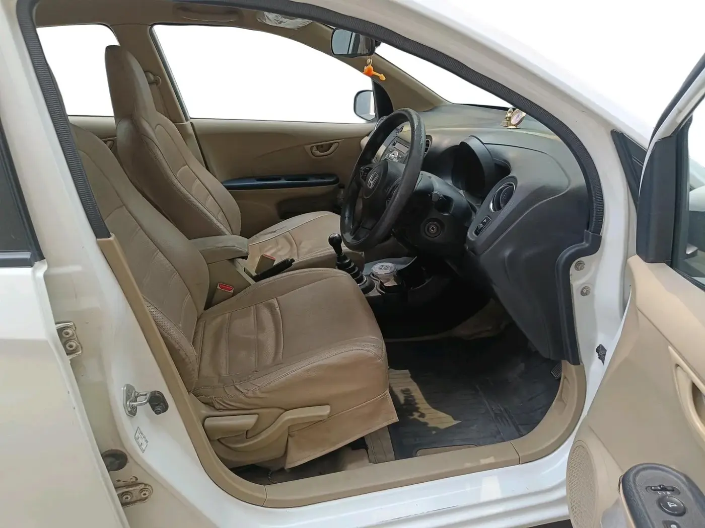 2014 Honda Amaze 1.2L I-VTEC S, CNG, Manual, 1,00,945 km, interior