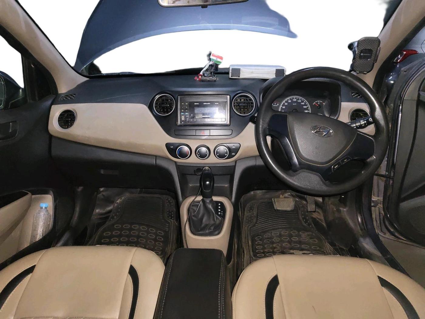 2017 Hyundai Grand i10 MAGNA AT 1.2 KAPPA VTVT, CNG, Automatic, 1,76,906 km, interior