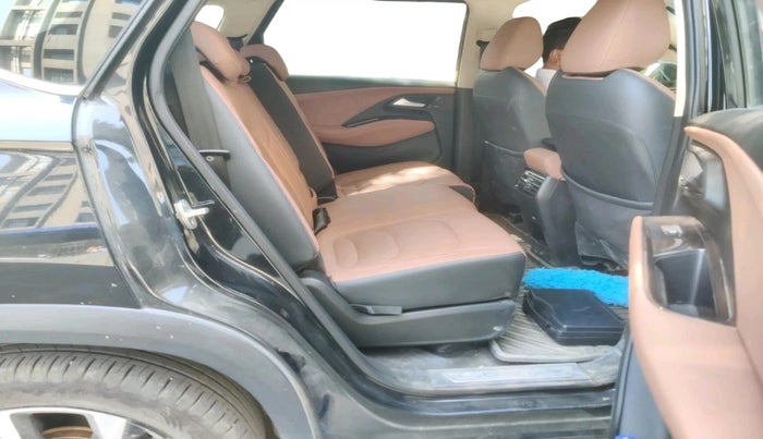 2023 MG HECTOR PLUS SHARP PRO 1.5 PETROL TURBO CVT 7 STR, Petrol, Automatic, 16,504 km, interior