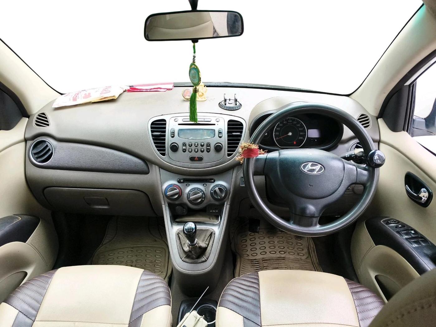 2011 Hyundai i10 SPORTZ 1.2, CNG, Manual, 1,05,356 km, interior