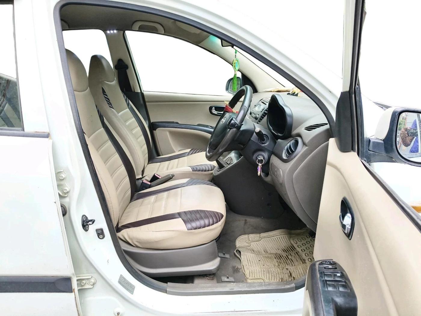 2011 Hyundai i10 SPORTZ 1.2, CNG, Manual, 1,05,356 km, interior