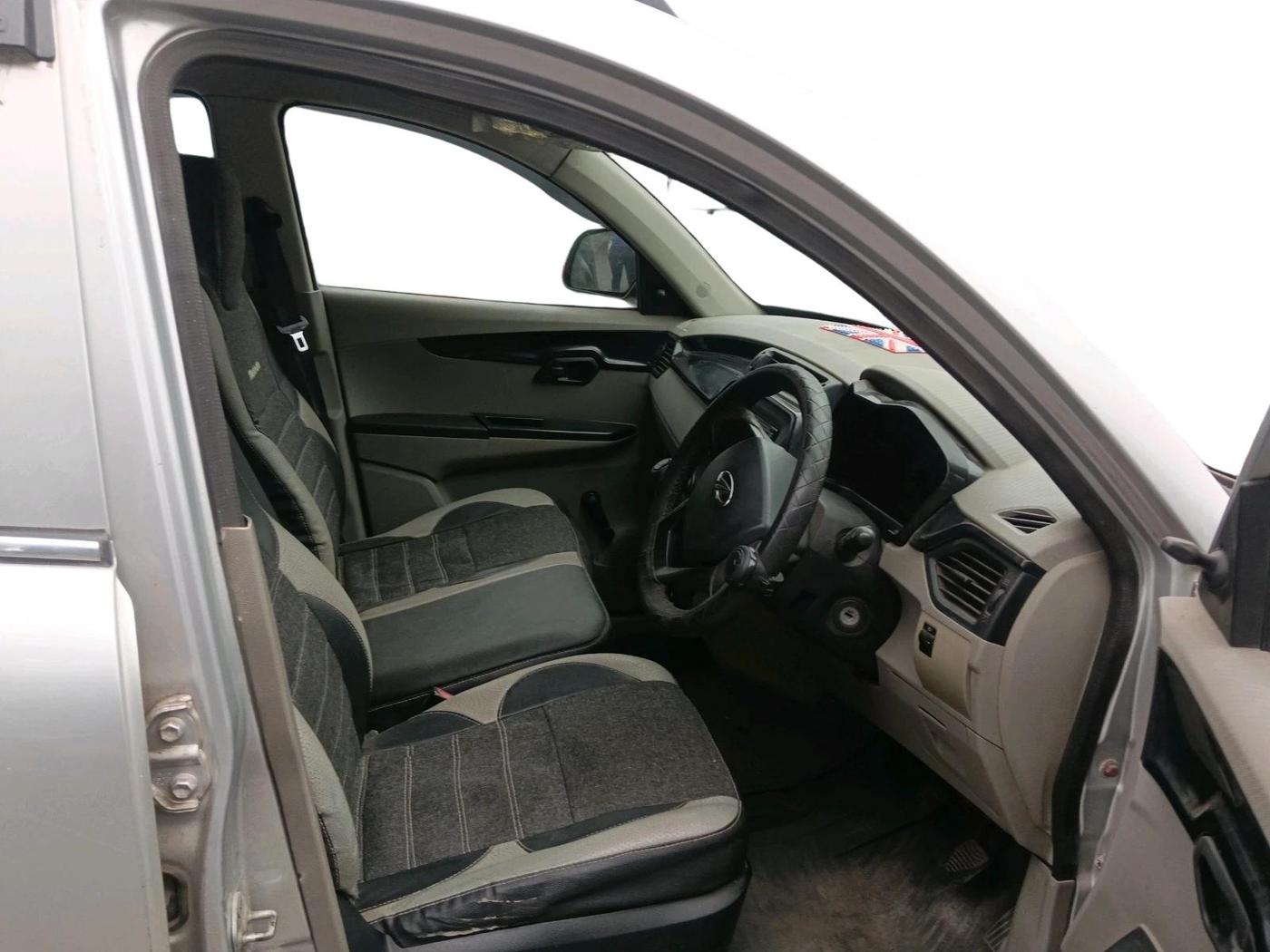 2016 Mahindra Kuv100 K2 D 6 STR, Diesel, Manual, 1,15,398 km, interior