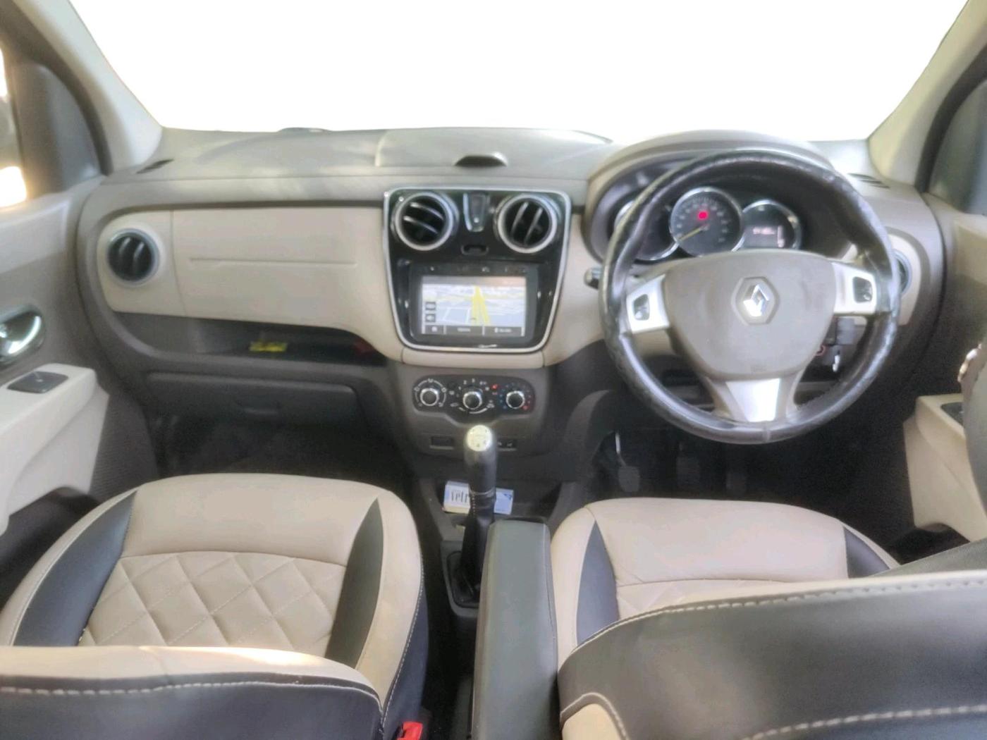 2017 Renault Lodgy 85 PS RXZ STEPWAY 8 STR, Diesel, Manual, 94,186 km, interior