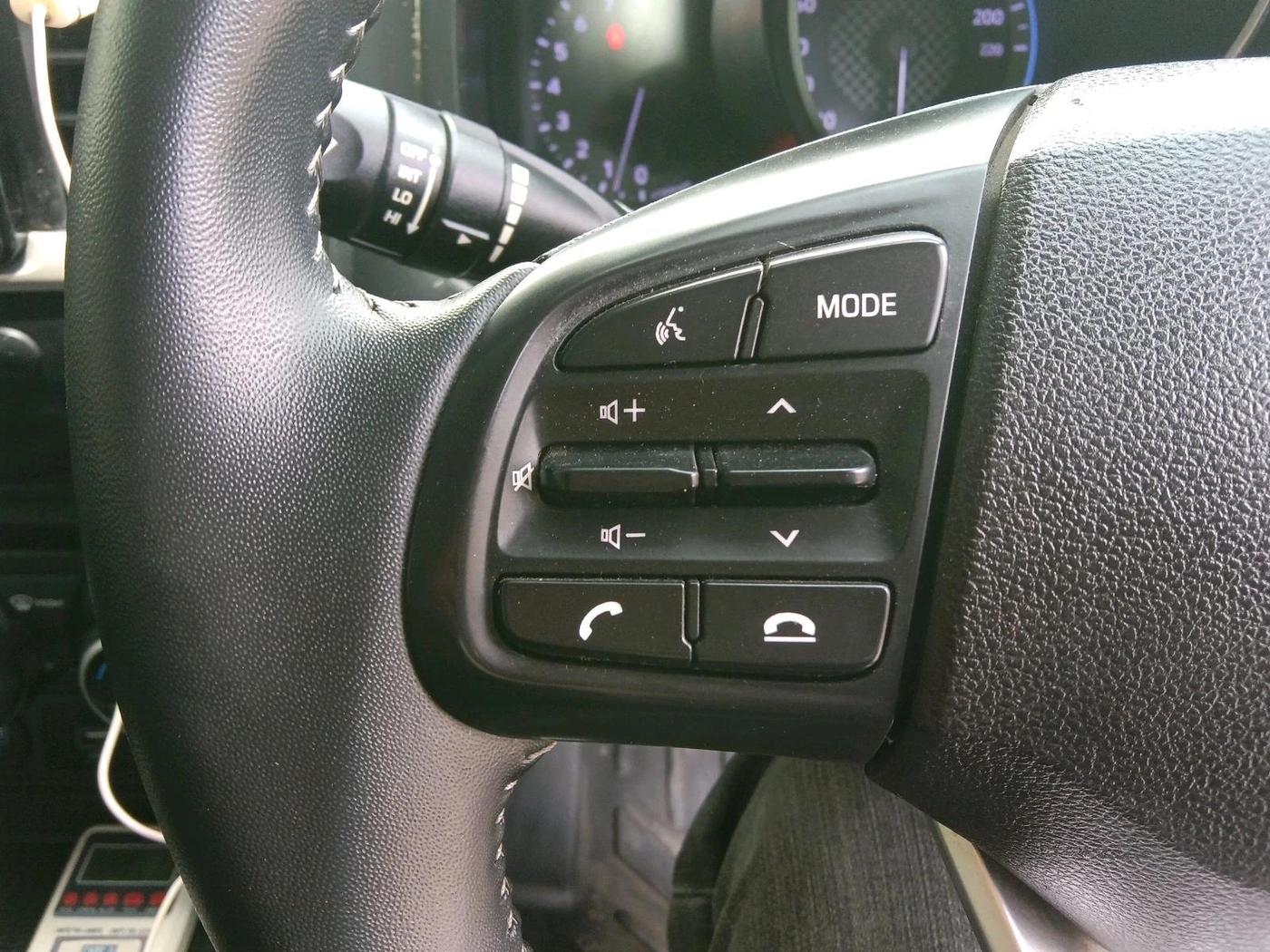 2020 Hyundai VENUE S+ 1.2, Petrol, Manual, 69,328 km, interior