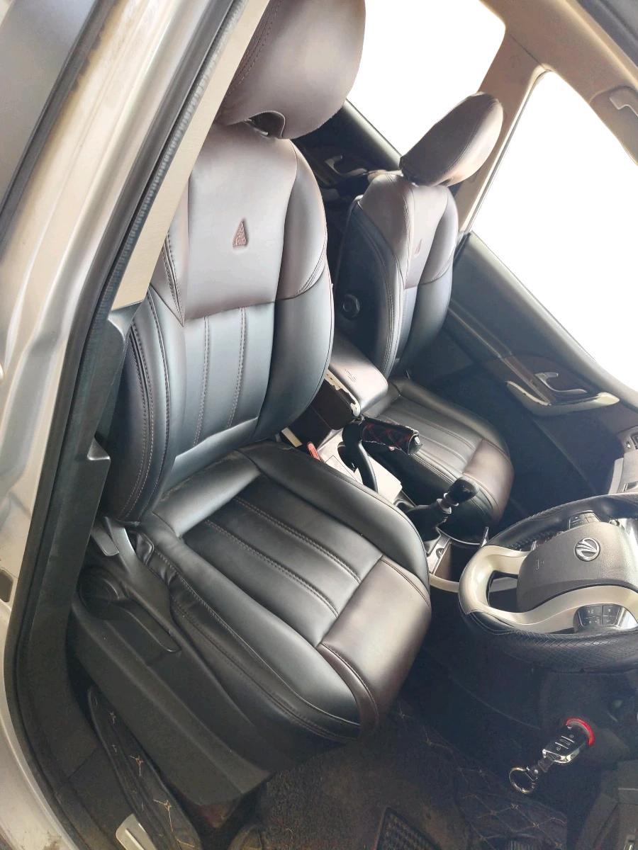 2014 Mahindra XUV500 W8, Diesel, Manual, 1,62,764 km, interior