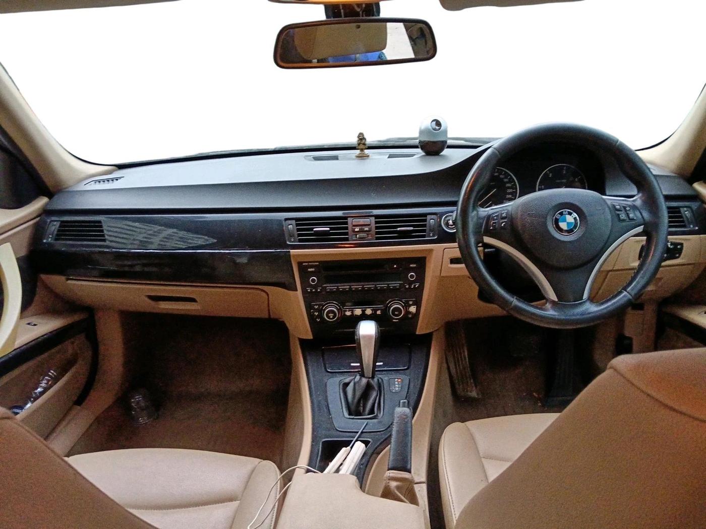 2011 BMW 3 Series 320d, Diesel, Automatic, 1,58,489 km, interior