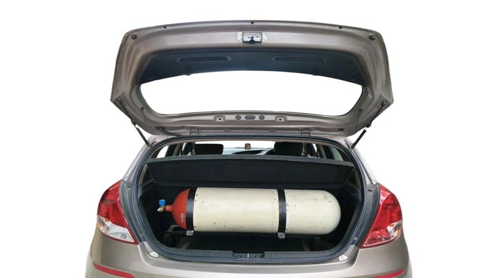 2013 Hyundai i20 SPORTZ 1.4 AT, CNG, Automatic, 62,990 km, exterior