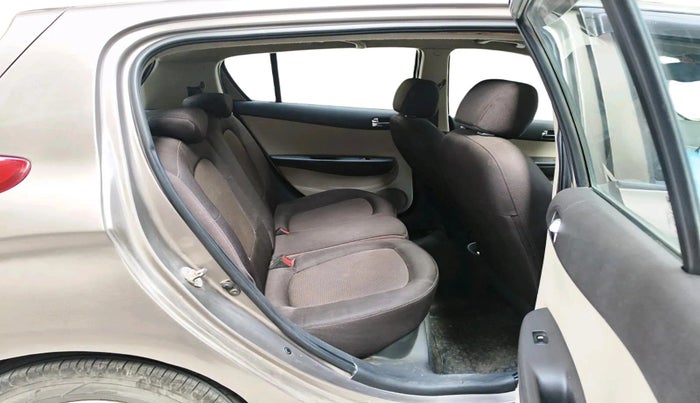 2013 Hyundai i20 SPORTZ 1.4 AT, CNG, Automatic, 62,990 km, interior