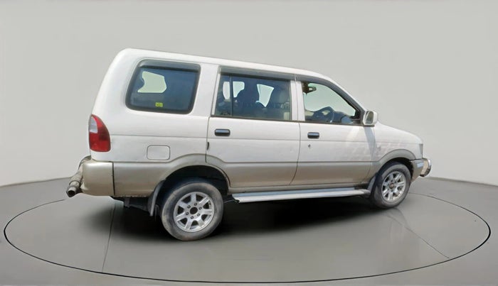 2016 Chevrolet Tavera NEO 3 LT 9 STR BS III, Diesel, Manual, 1,11,902 km, exterior