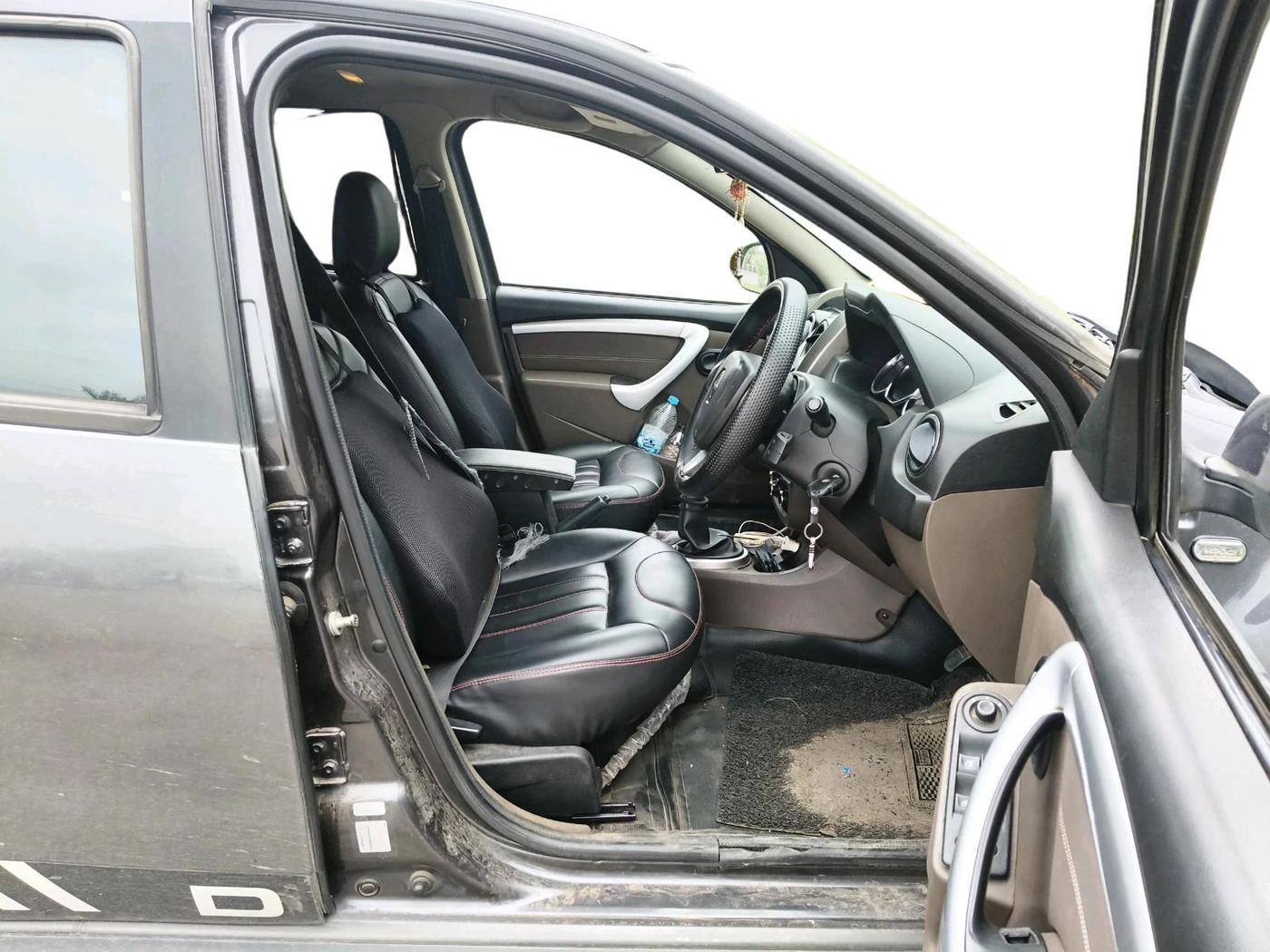 2017 Renault Duster RXL PETROL, Petrol, Manual, 1,19,712 km, interior