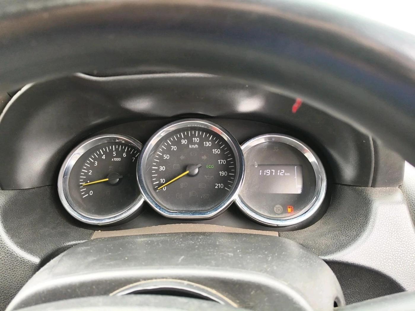 2017 Renault Duster RXL PETROL, Petrol, Manual, 1,19,712 km, interior