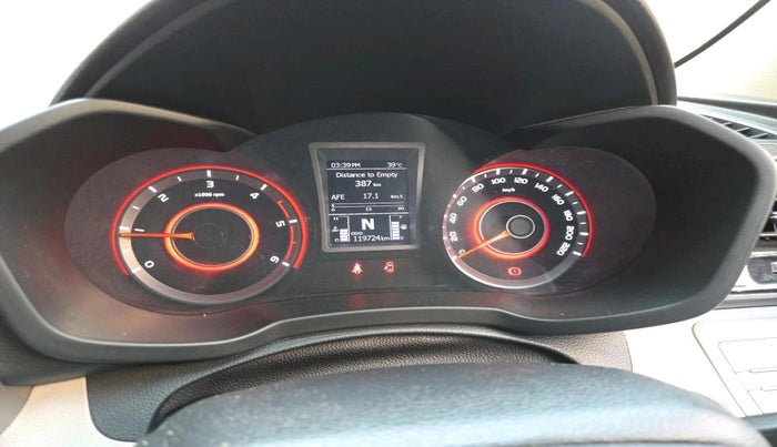 2021 Mahindra XUV300 W8 (O) 1.5 DIESEL AMT, Diesel, Automatic, 1,19,724 km, interior