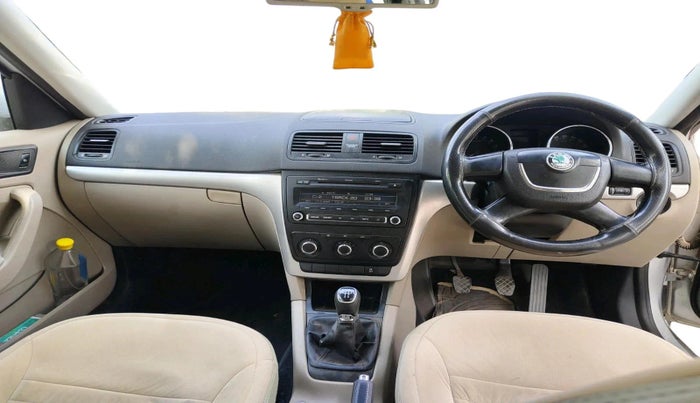 2013 Skoda Yeti AMBITION 2.0 TDI CR 4X2, Diesel, Manual, 1,04,687 km, interior