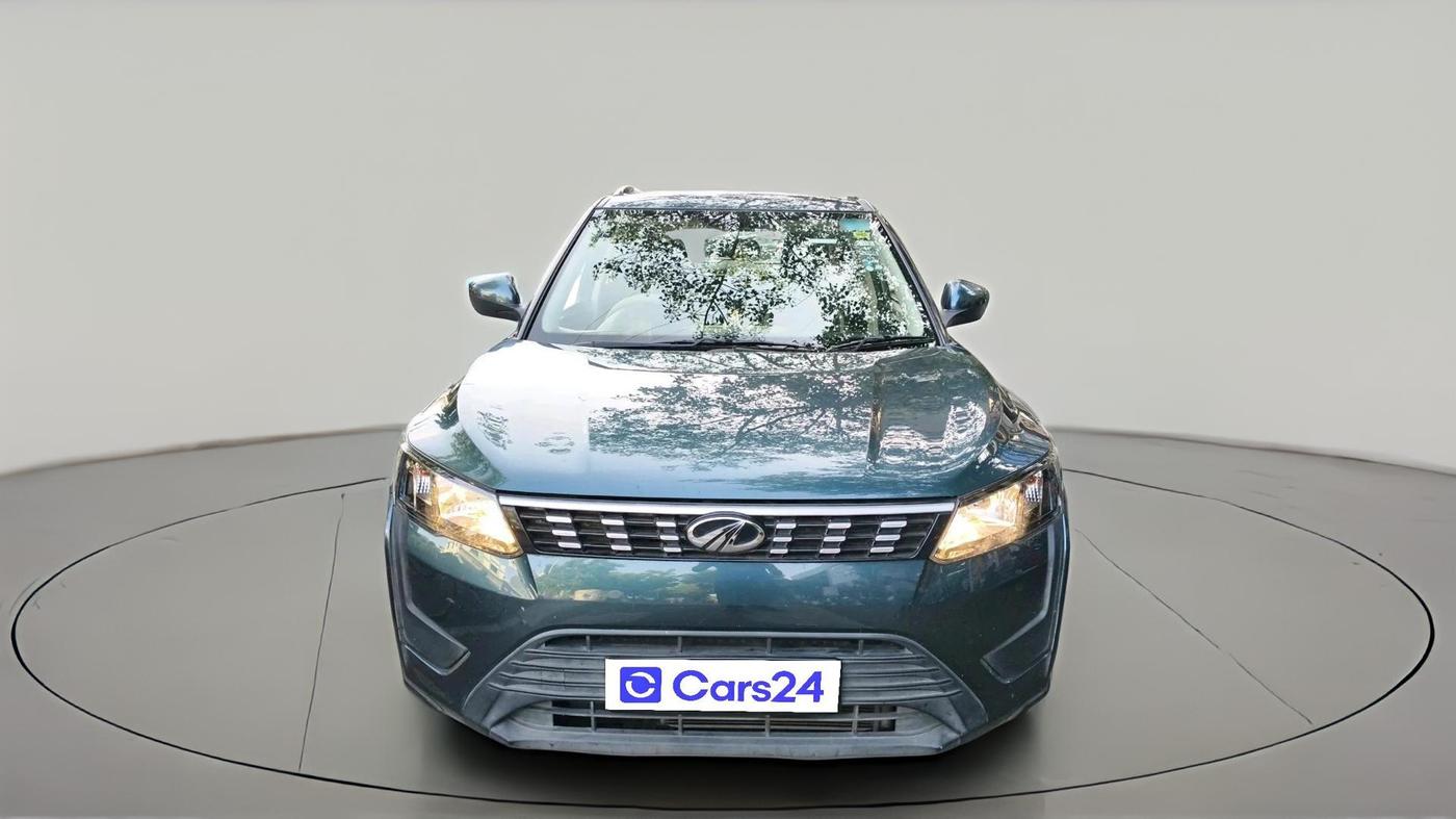 2022 Mahindra XUV300 W6 1.2 PETROL, Petrol, Manual, 13,114 km, exterior