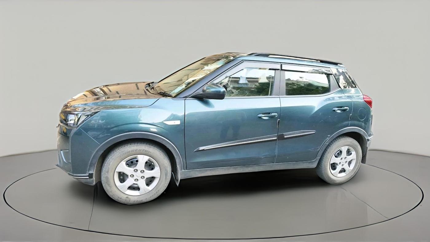 2022 Mahindra XUV300 W6 1.2 PETROL, Petrol, Manual, 13,114 km, exterior