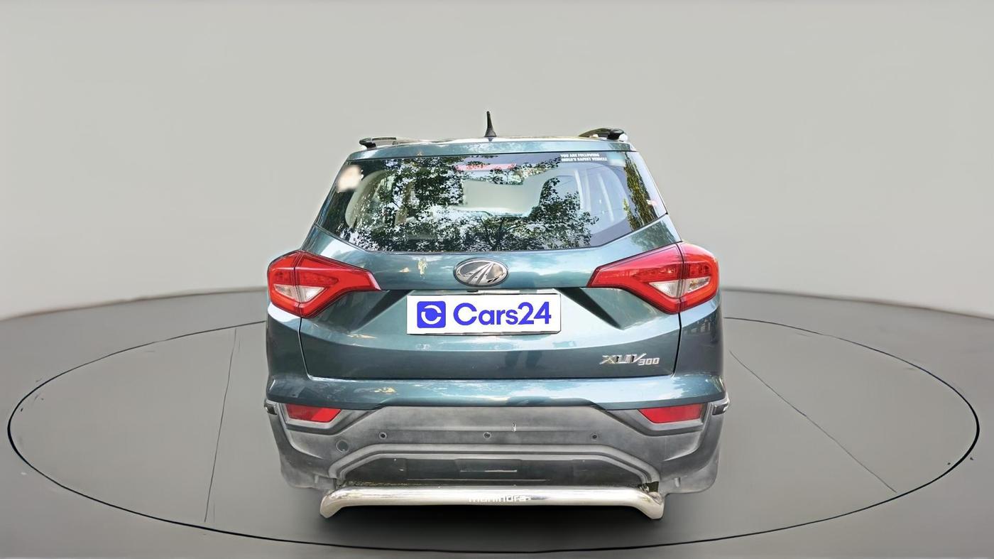2022 Mahindra XUV300 W6 1.2 PETROL, Petrol, Manual, 13,114 km, exterior