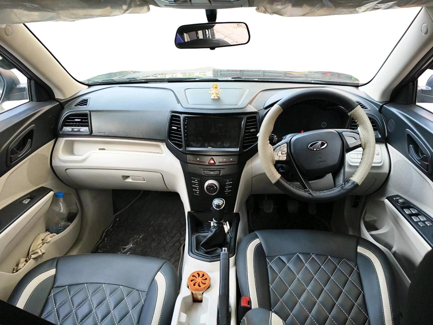 2022 Mahindra XUV300 W6 1.2 PETROL, Petrol, Manual, 13,114 km, interior