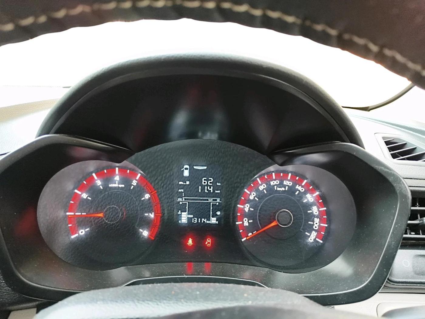 2022 Mahindra XUV300 W6 1.2 PETROL, Petrol, Manual, 13,114 km, interior