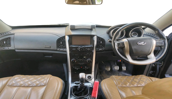 2018 Mahindra XUV500 W11, Diesel, Manual, 1,33,537 km, interior