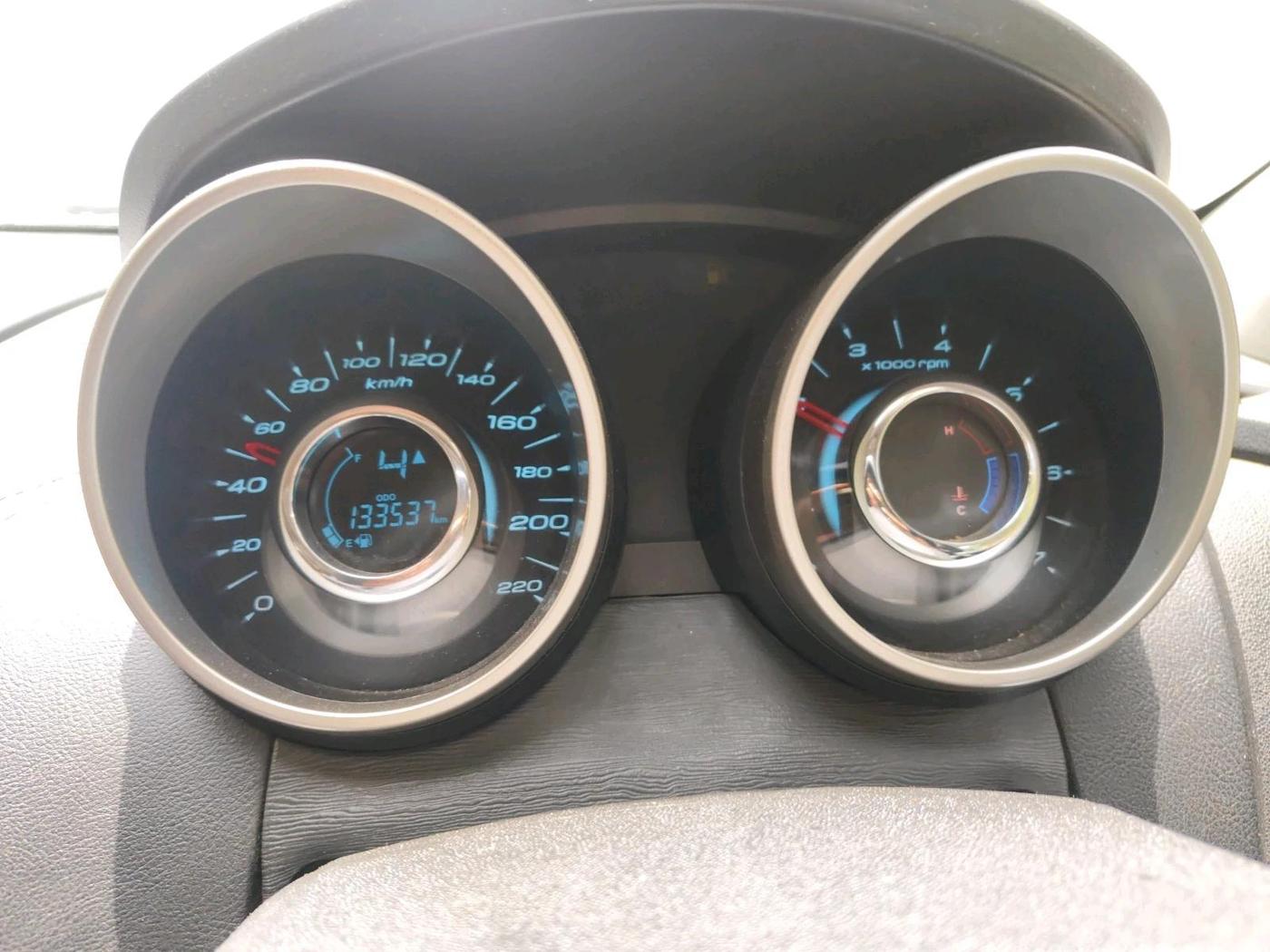 2018 Mahindra XUV500 W11, Diesel, Manual, 1,33,537 km, interior
