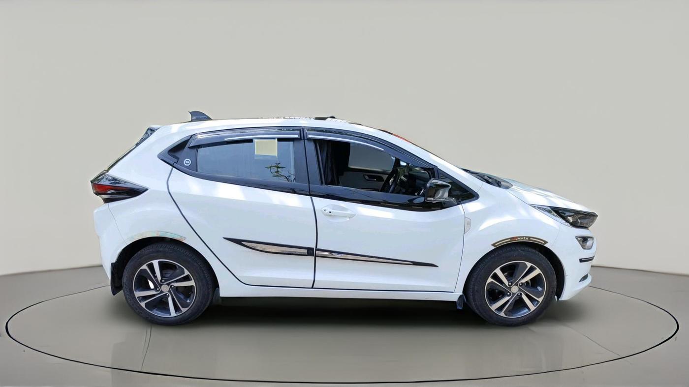 2024 Tata ALTROZ XZ + SUNROOF, Petrol, Manual, 17,000 km, exterior