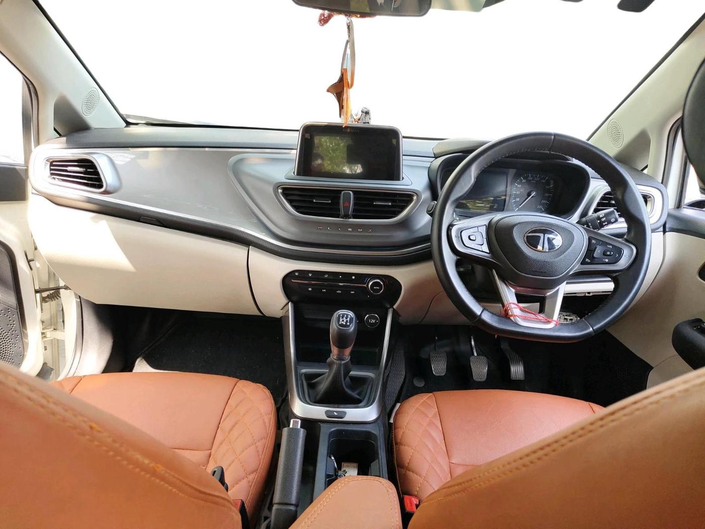 2024 Tata ALTROZ XZ + SUNROOF, Petrol, Manual, 17,000 km, interior
