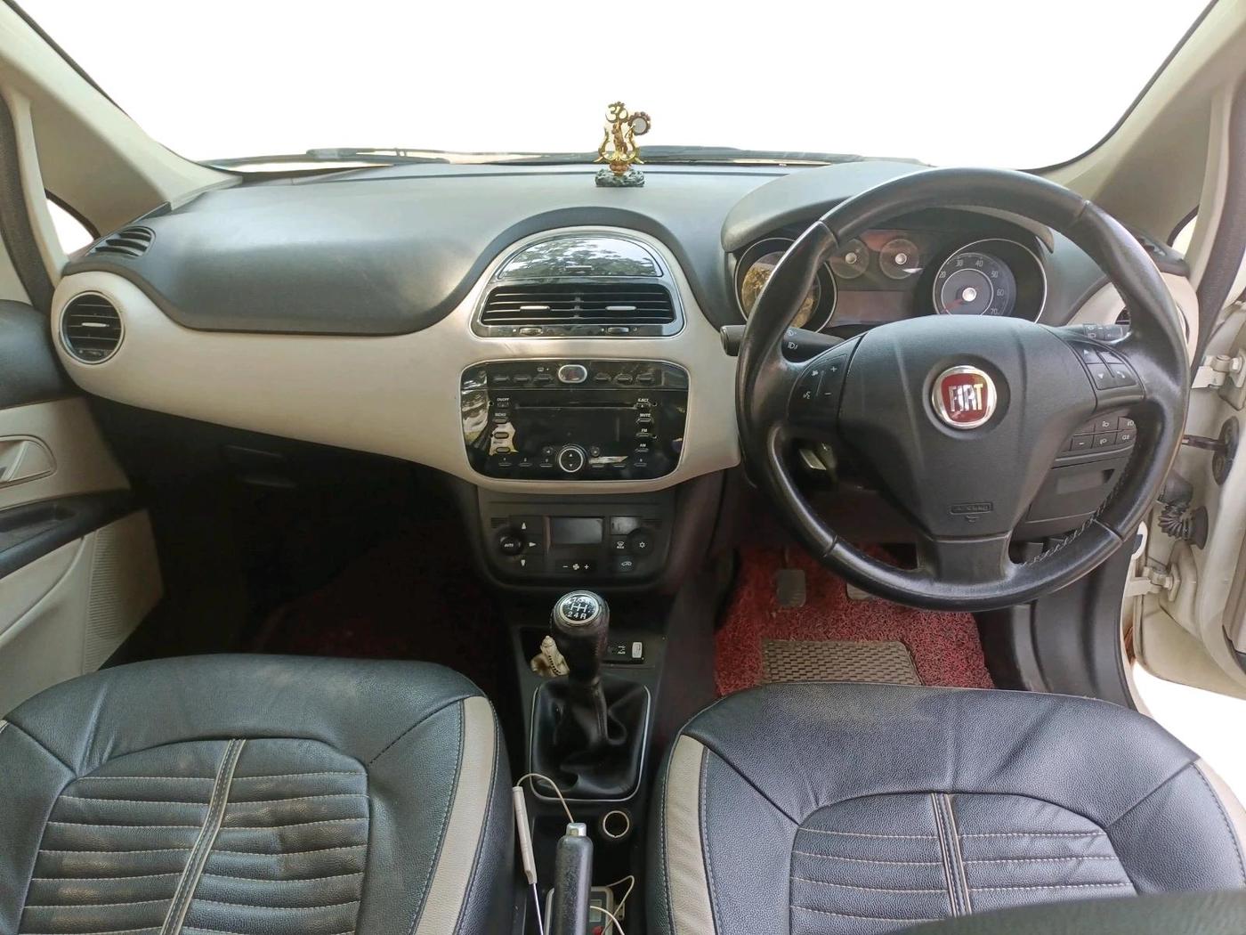 2015 Fiat Punto EVO ACTIVE 1.3 MULTIJET, Diesel, Manual, 1,44,128 km, interior