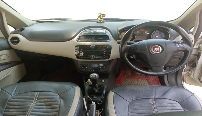2015 Fiat Punto EVO ACTIVE 1.3 MULTIJET, Diesel, Manual, 1,44,128 km, interior