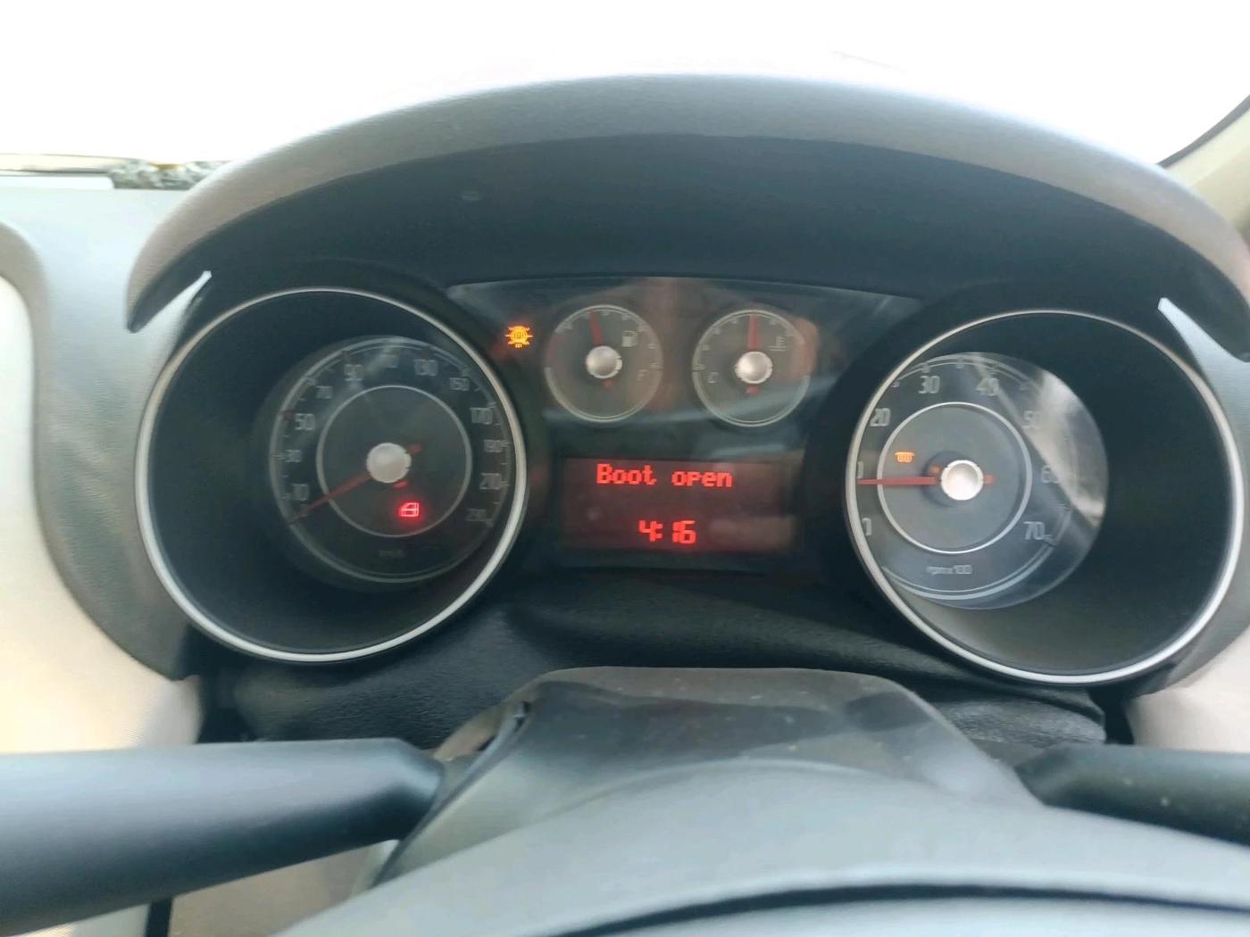 2015 Fiat Punto EVO ACTIVE 1.3 MULTIJET, Diesel, Manual, 1,44,128 km, interior