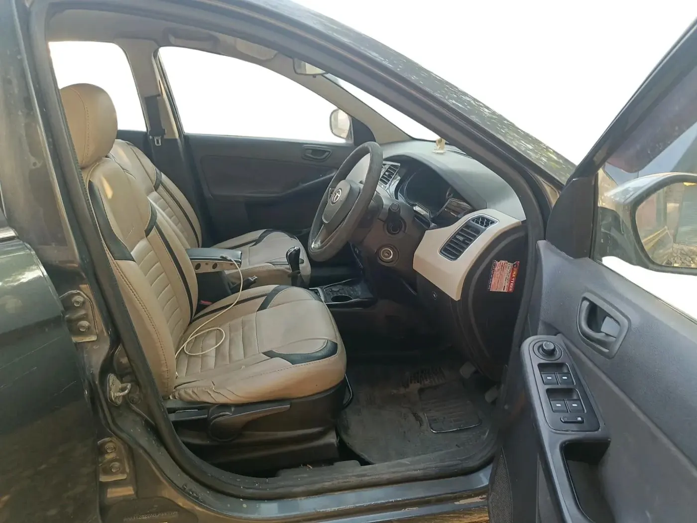2015 Tata Zest XM PETROL, Petrol, Manual, 1,45,362 km, interior