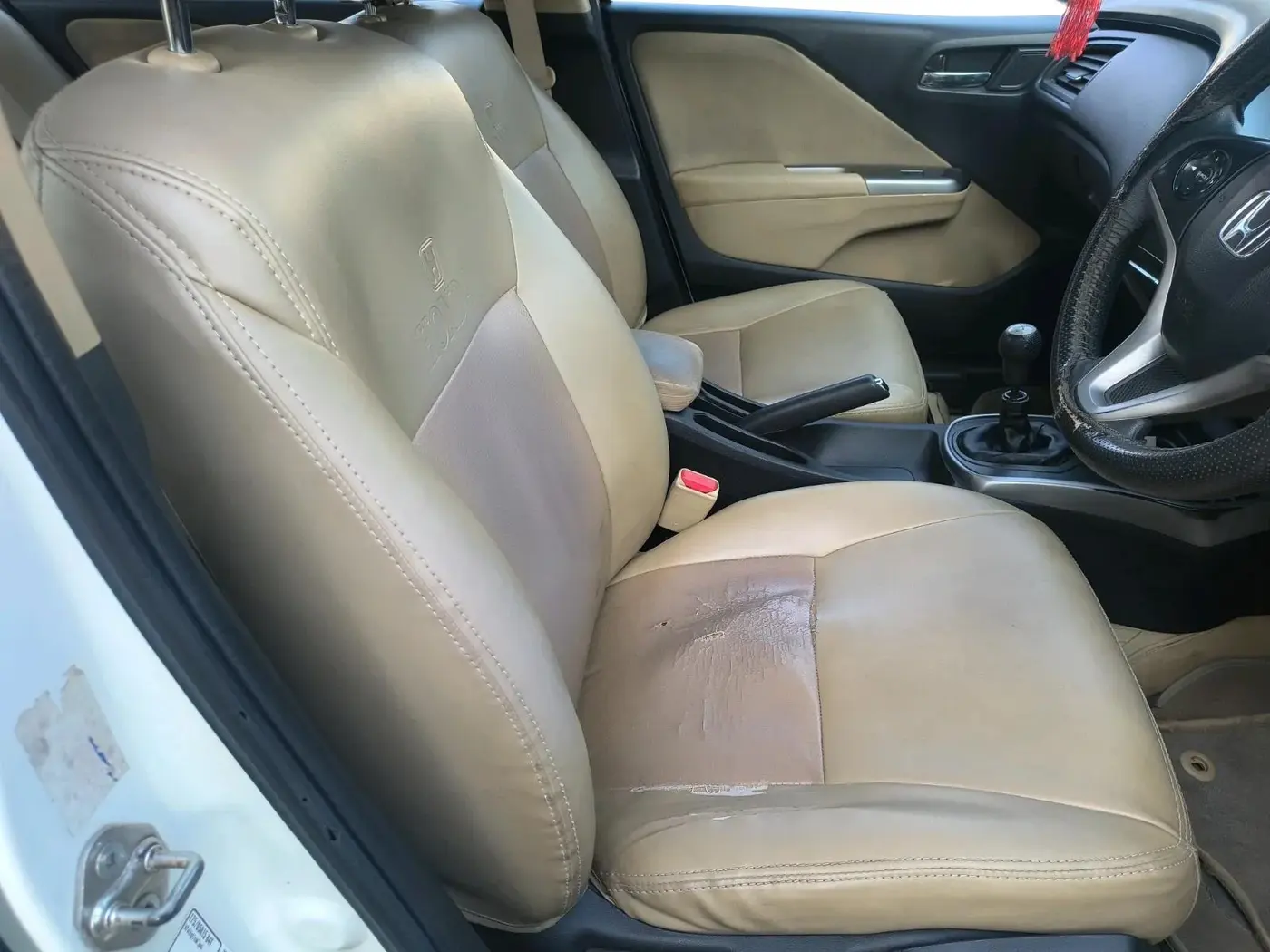 2015 Honda City 1.5L I-DTEC V, Diesel, Manual, 1,57,391 km, interior