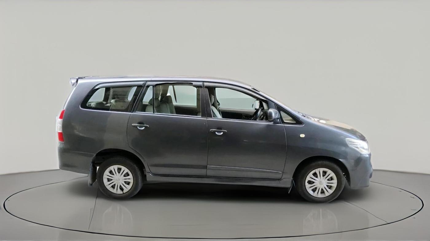 2015 Toyota Innova 2.5 GX 8 STR, Diesel, Manual, 1,49,715 km, exterior