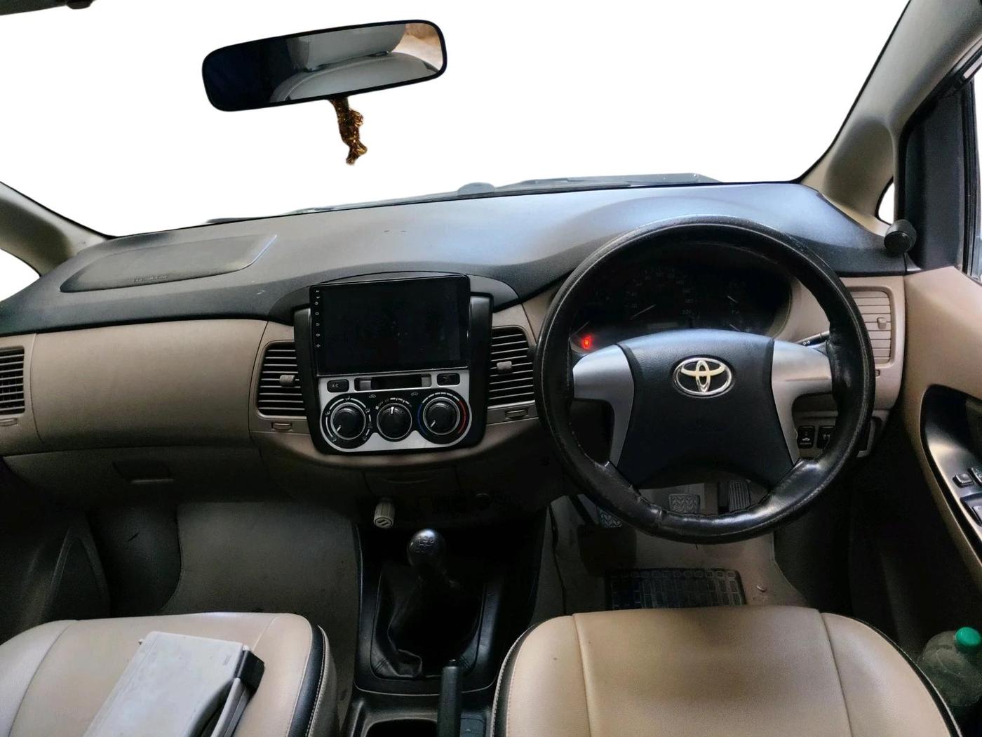 2015 Toyota Innova 2.5 GX 8 STR, Diesel, Manual, 1,49,715 km, interior