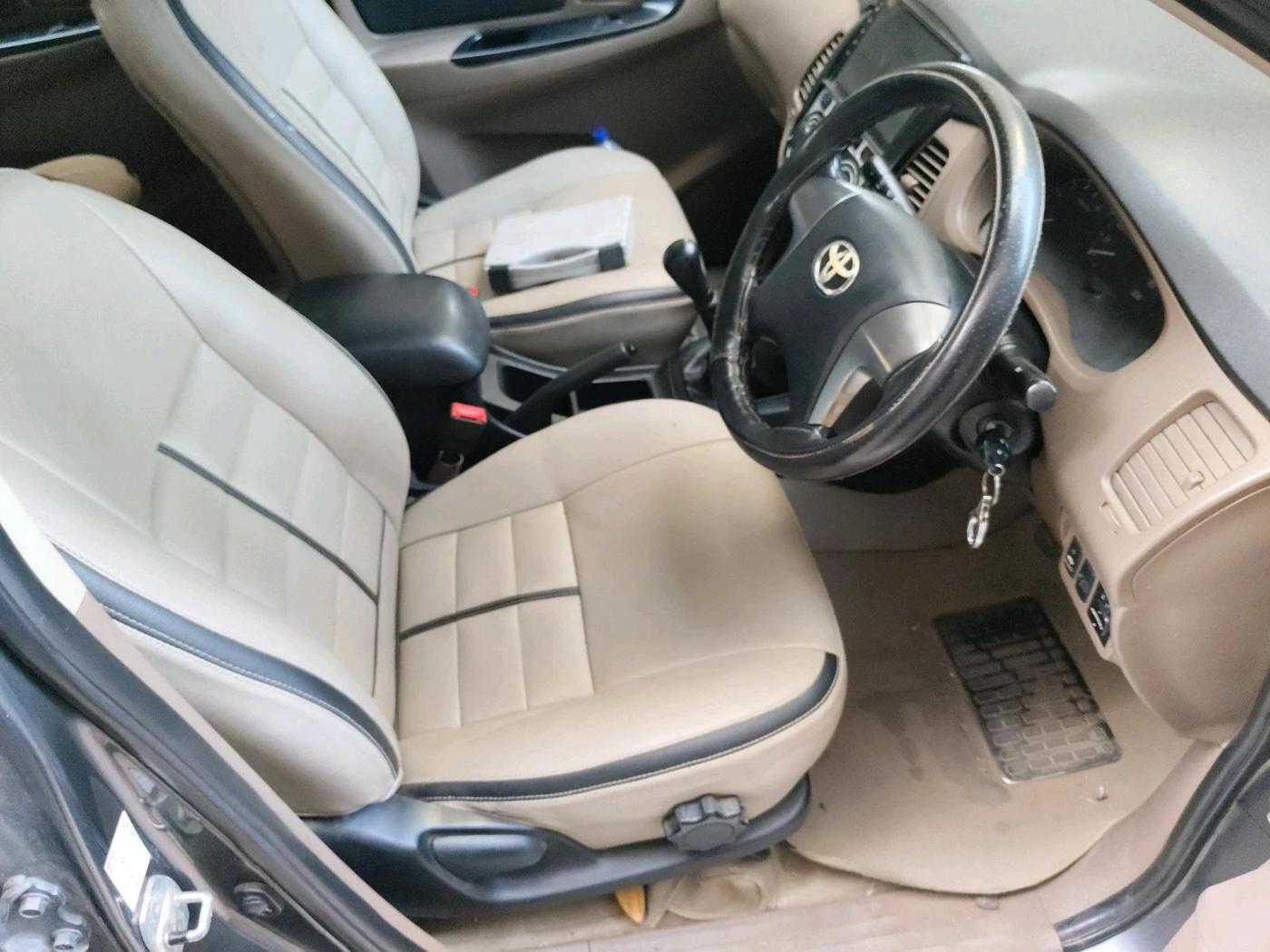 2015 Toyota Innova 2.5 GX 8 STR, Diesel, Manual, 1,49,715 km, interior
