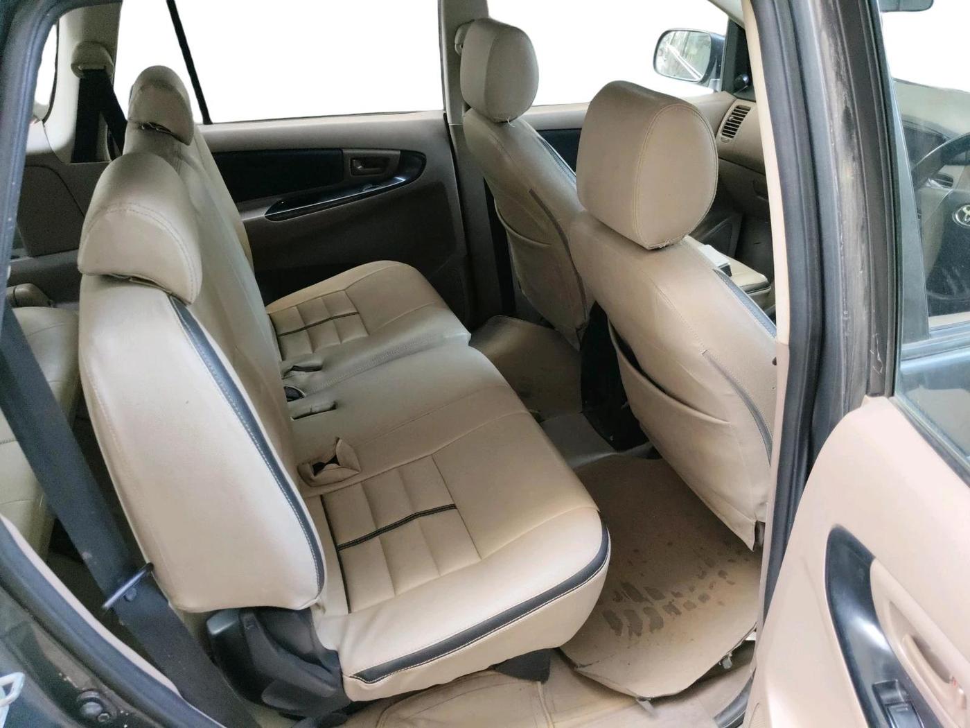 2015 Toyota Innova 2.5 GX 8 STR, Diesel, Manual, 1,49,715 km, interior
